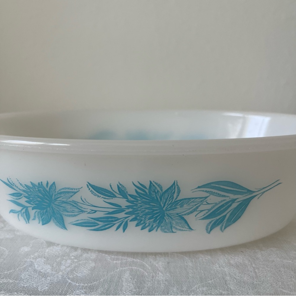 Vintage 1 QT. Glasbake White and Blue Floral Baking Casserole Dish - Picture 2 of 13